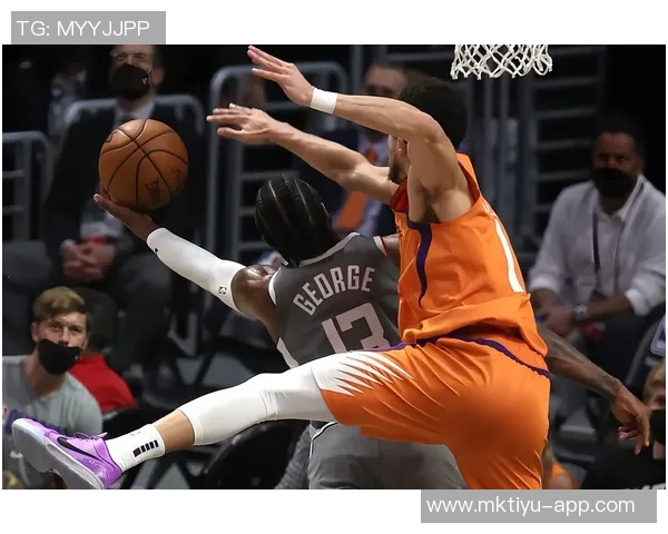 泰伦卢赞尼德豪泽拼劲十足能量满满抢板盖帽表现出色贡献六个进攻篮板