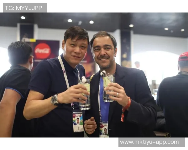 范志毅亲临嘉兴足球联赛开幕式为揭幕战激情开球助威