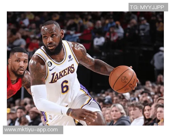 詹姆斯展望新赛季强调开拓者与爵士的潜力与悬念