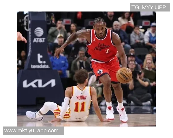 莱昂纳德表现平稳全队最高得分21分但正负值却为负11引人关注