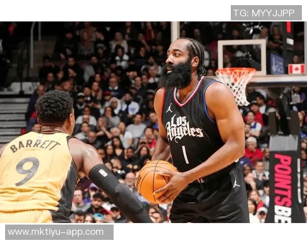 哈登四天三战展现超强表现快船战绩一胜两负引发关注