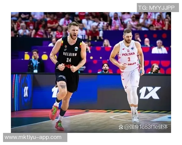 卡梅隆托马斯高效得分表现出色13投8中斩获21分助球队争胜